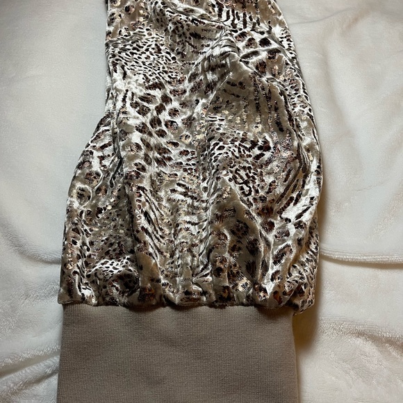 Sleeveless leopard print top. Size small! - Picture 3 of 6